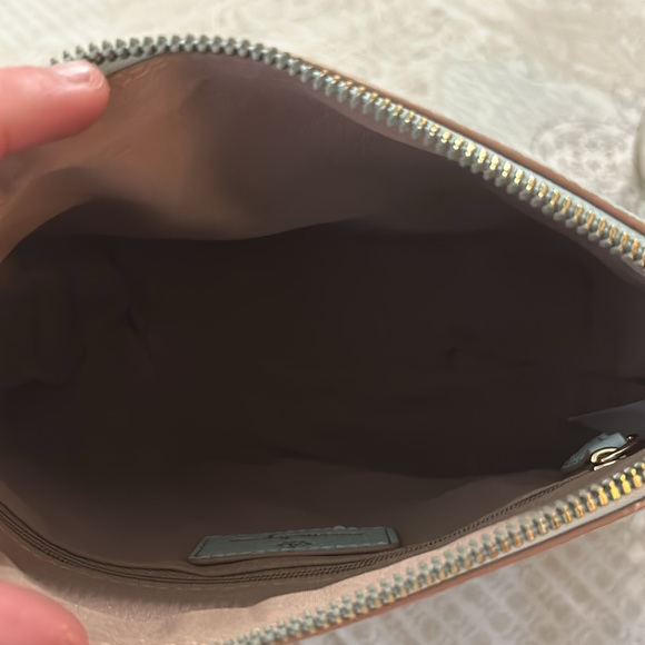 Super pretty color purse - Picture 3 of 5